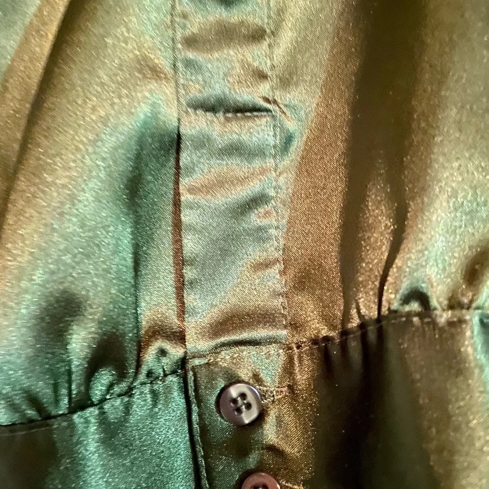 Vntg. Apt.9 Sz-LP Silky/Smooth Green Short Sleve Botton Blouse, Ruffles & Pleats - Picture 5 of 6